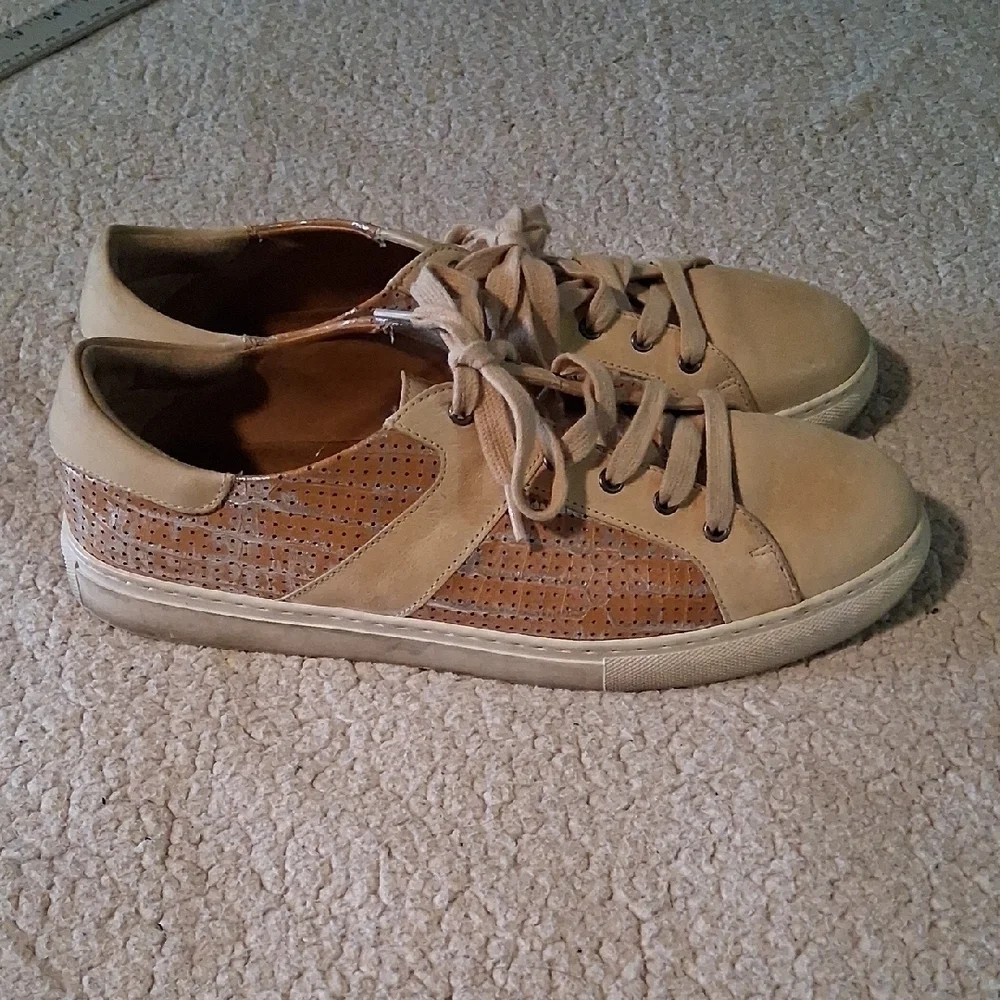 Trask Women's Cream & Silver Metallic Lace-Up Sneakers 9.5